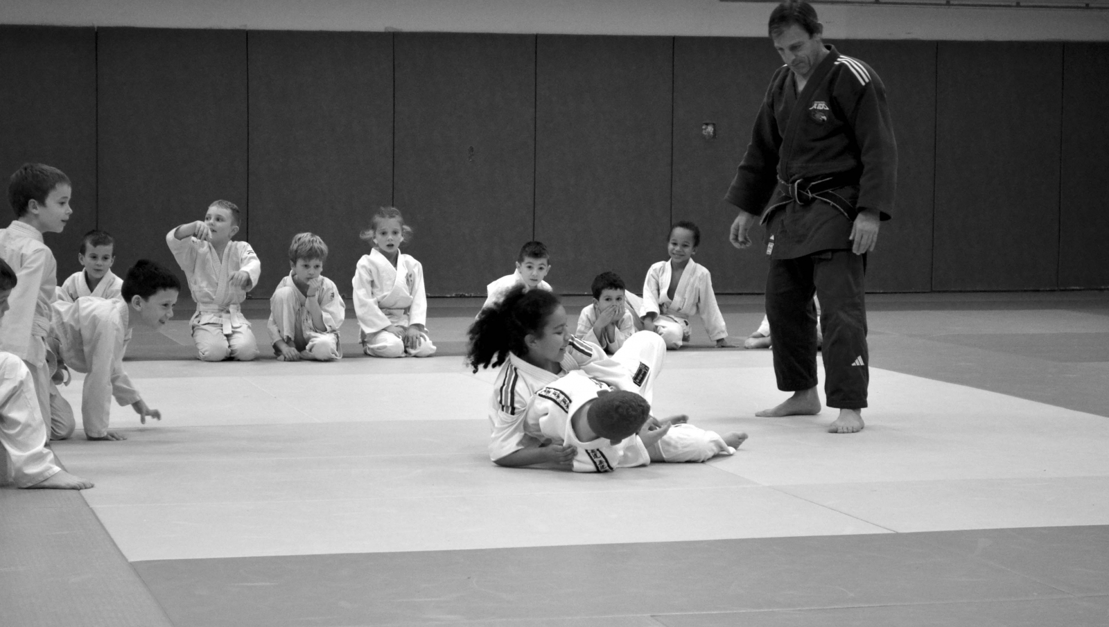 Cours de judo mini-poussins sur le tatami
